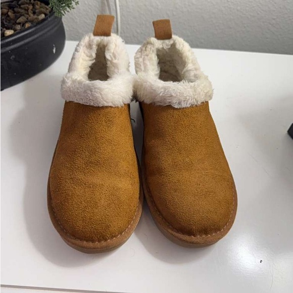 UGG koolaburra Tan Moccasins with Cream Fur Lining - Picture 5 of 5